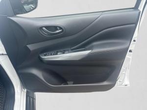 Nissan Navara 2.5DDTi double cab Stealth 4x4 - Image 12