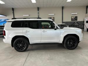 Toyota Land Cruiser Prado 2.8GD VX-L - Image 3