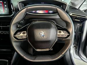 Peugeot 208 1.2T Allure manual - Image 18