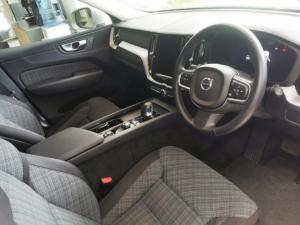 Volvo XC60 B5 AWD Essential - Image 5