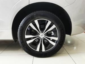 Volvo XC60 B5 AWD Essential - Image 9