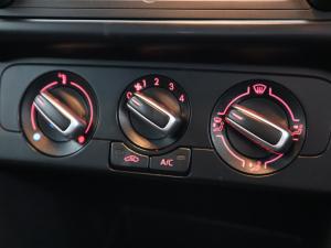 Volkswagen Polo sedan 1.4 Comfortline - Image 17