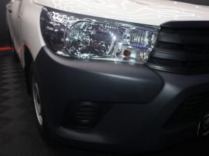 Toyota Hilux 2.0 single cab S (aircon) - Image 6