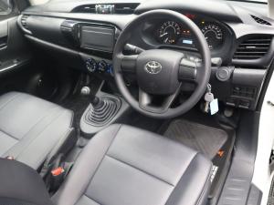 Toyota Hilux 2.0 single cab S (aircon) - Image 8