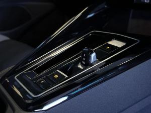 Volkswagen Golf R - Image 13