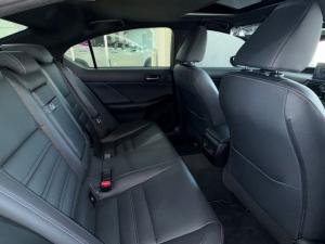 Lexus IS 300h SE - Image 10