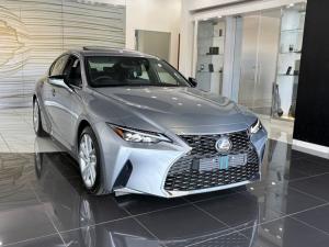 Lexus IS 300h SE - Image 2