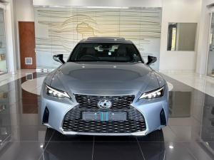 Lexus IS 300h SE - Image 3