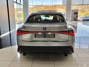 Lexus IS 300h SE - Image 6