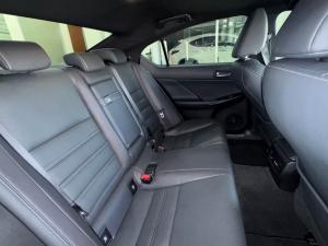 Lexus IS 300h SE - Image 11