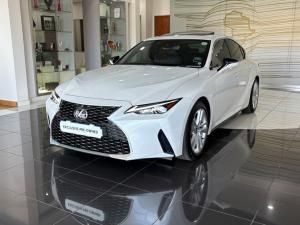 Lexus IS 300h SE - Image 2