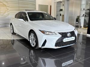 Lexus IS 300h SE - Image 3