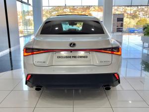 Lexus IS 300h SE - Image 7