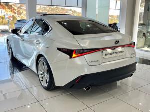 Lexus IS 300h SE - Image 8