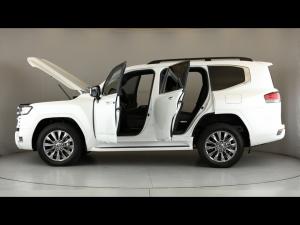 Toyota Land Cruiser 300 3.3D ZX - Image 26