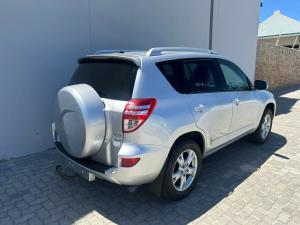 Toyota RAV4 2.2D-4D VX - Image 2