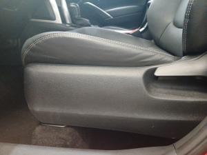 Toyota Corolla Cross 1.8 Hybrid XS - Image 18