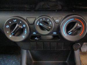 Toyota Hilux 2.0 single cab S (aircon) - Image 12