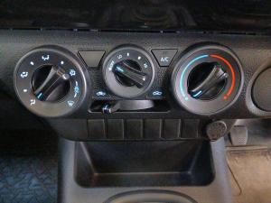 Toyota Hilux 2.0 single cab S (aircon) - Image 14