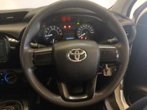 Toyota Hilux 2.0 (aircon) - Image 8