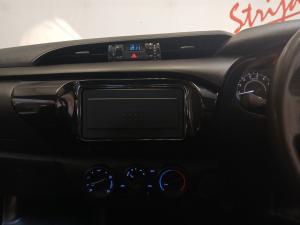 Toyota Hilux 2.0 (aircon) - Image 13