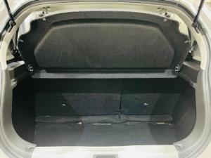 Toyota Vitz 1.0 XR manual - Image 12