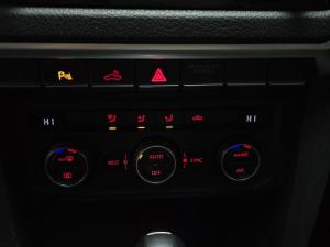 Volkswagen Amarok 2.0BiTDI double cab Highline auto - Image 7