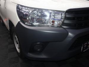 Toyota Hilux 2.0 single cab S (aircon) - Image 6