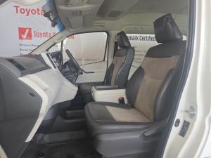 Toyota Quantum 2.8 SLWB bus 14-seater GL manual - Image 7