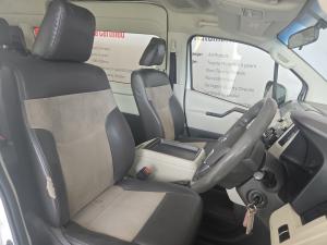 Toyota Quantum 2.8 SLWB bus 14-seater GL manual - Image 11
