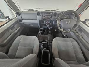 Toyota Land Cruiser 79 4.5D-4D LX V8 single cab - Image 6