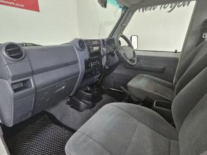 Toyota Land Cruiser 79 4.5D-4D LX V8 single cab - Image 7
