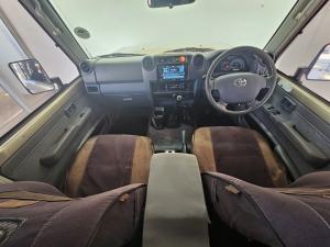 Toyota Land Cruiser 79 4.5D-4D LX V8 single cab - Image 6