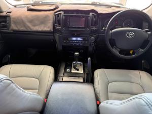 Toyota Land Cruiser 200 4.5D-4D V8 GX - Image 6