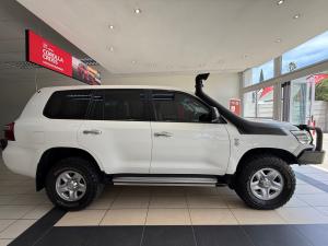 Toyota Land Cruiser 200 4.5D-4D V8 GX - Image 3