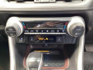 Toyota RAV4 2.0 VX - Image 15