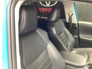 Toyota RAV4 2.0 VX - Image 16
