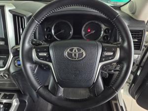 Toyota Land Cruiser 200 4.5D-4D V8 VX-R - Image 8