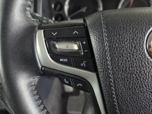 Toyota Land Cruiser 200 4.5D-4D V8 VX-R - Image 9