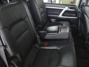 Toyota Land Cruiser 200 4.5D-4D V8 VX-R - Image 15