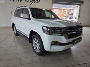 Toyota Land Cruiser 200 4.5D-4D V8 VX-R - Image 1