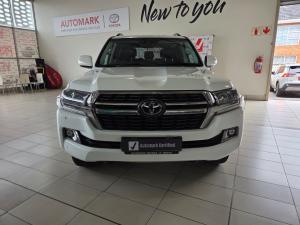 Toyota Land Cruiser 200 4.5D-4D V8 VX-R - Image 4