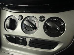 Ford Focus 1.6 Ti VCT Trend 5-Door - Image 7