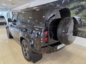 Land Rover Defender 110 D300 X-Dynamic HSE - Image 3