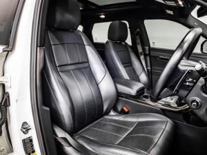 Land Rover Range Rover Evoque D200 R-Dynamic HSE - Image 12
