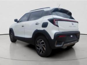 Mahindra XUV 3XO 1.2T AX5L - Image 5