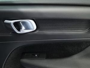 Volvo XC40 B3 Essential - Image 17