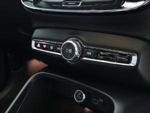Volvo XC40 B3 Essential - Image 24