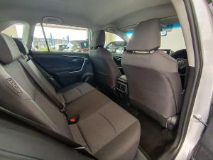 Toyota RAV4 2.0 GX auto - Image 14