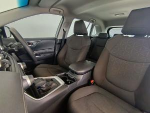 Toyota RAV4 2.0 GX auto - Image 19